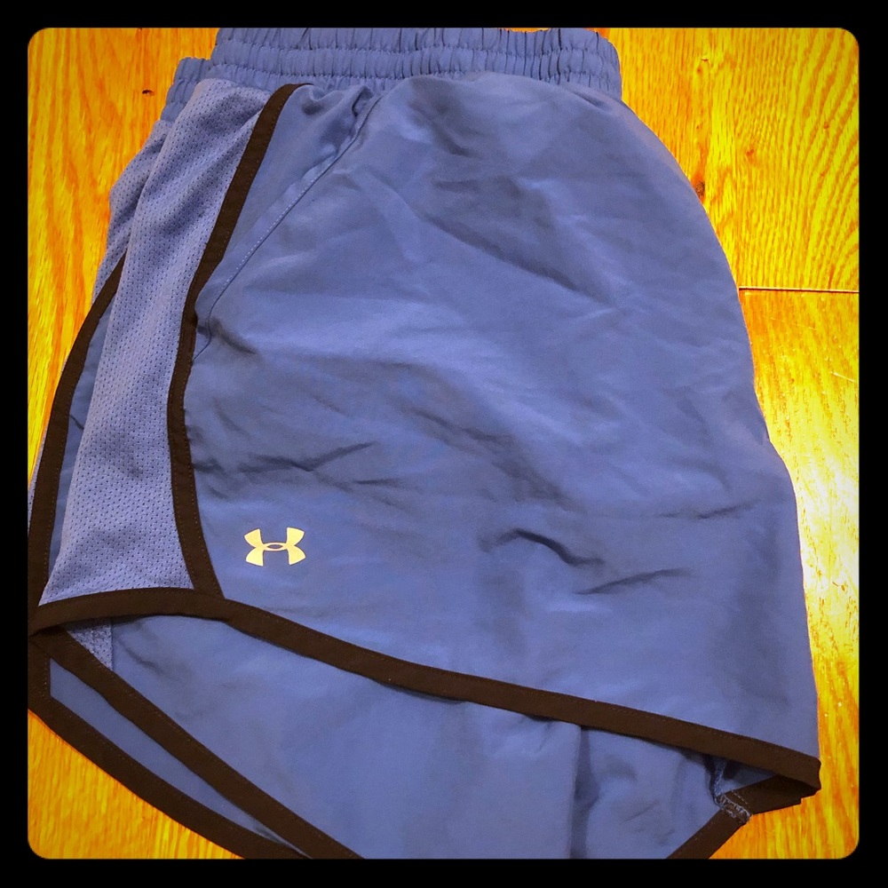 Women’s Large Under Armour Shorts